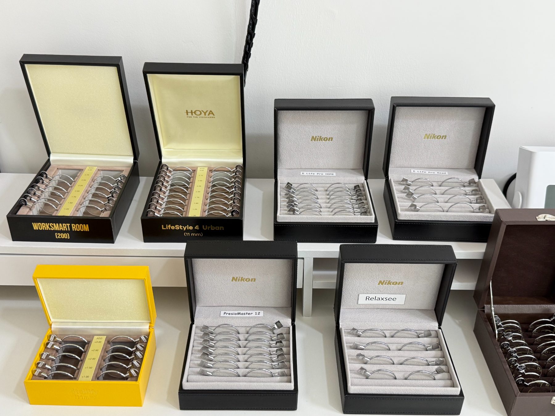 ชุดเลนส์ทดลอง HOYA และ Nikon ที่มีให้ลองภายในร้าน